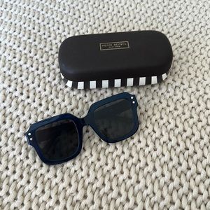 Like new henri Bendel sunglasses